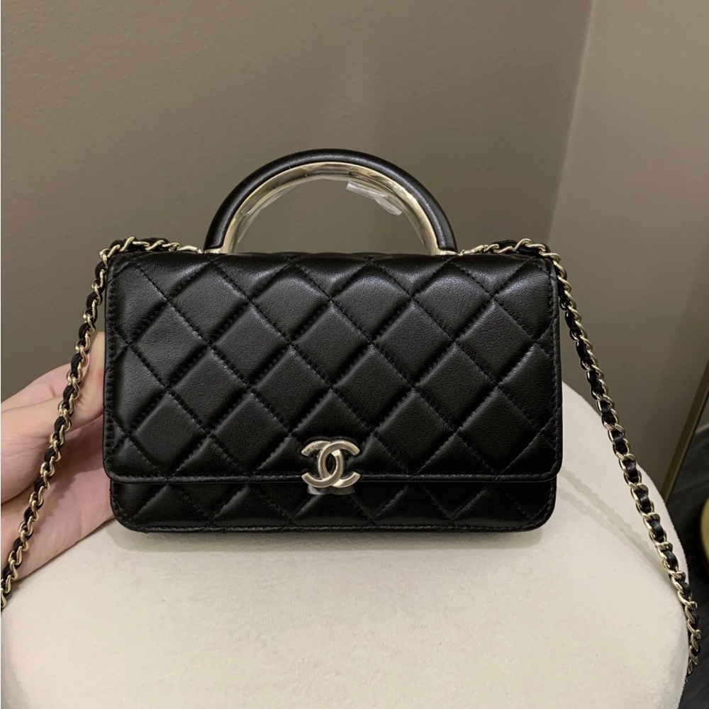 New with tags CHANEL lambskin wallet on a chain